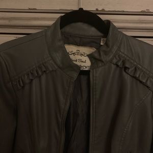 Woman’s Grey faux leather jacket